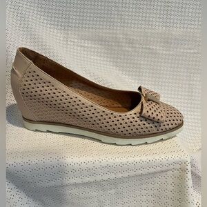 Vesba  Loafers In Beige Size 6